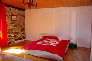 2 chambres, fer et planche à repasser
