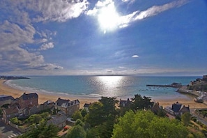 A coastal town with a beach, houses, and a clear sky. - Apartment/ flat - Pleneuf val andre (Pléneuf-Val-André)