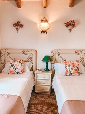 2 bedrooms, iron/ironing board, WiFi, bed sheets - Sun, relaxation and tranquility. Beautiful villa surrounded by nature. (colonia sant jordi)