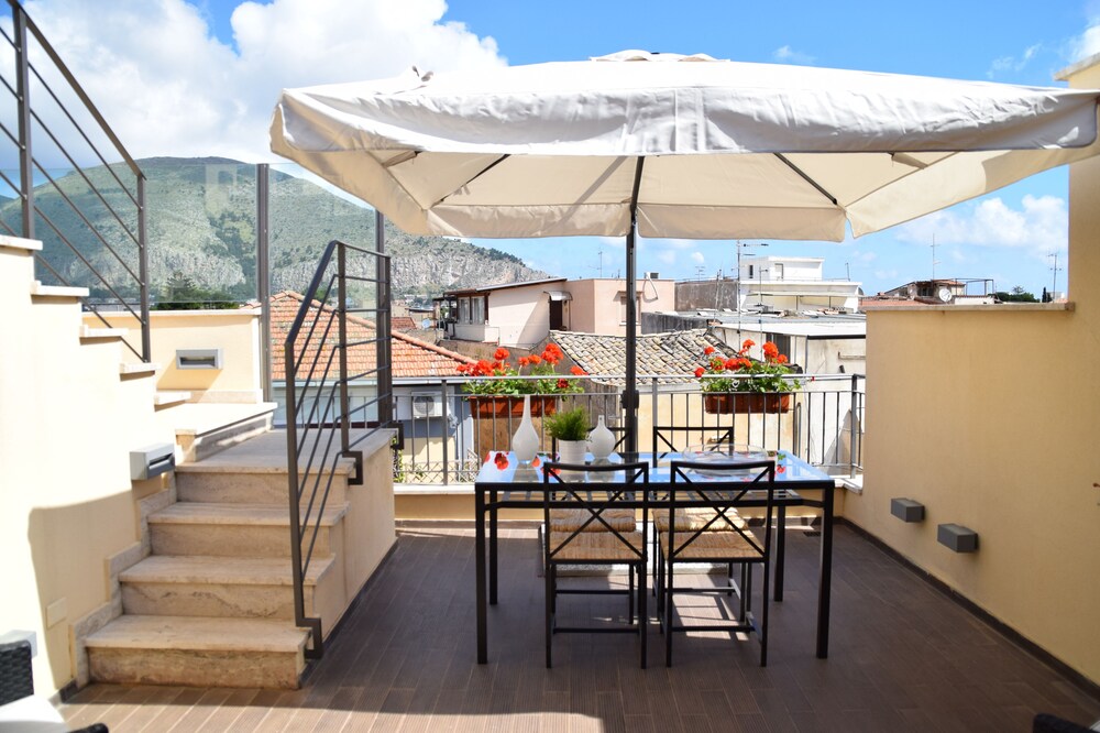 Furnished three-room apartment with terraces