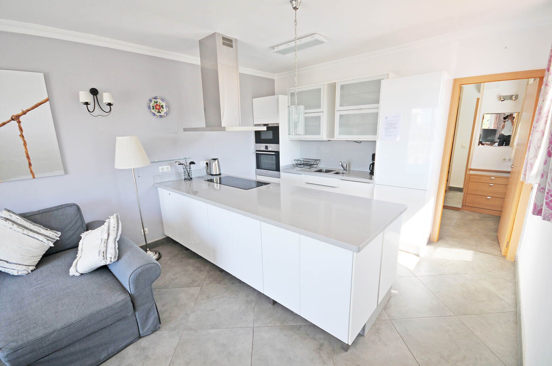 Réfrigérateur, micro-ondes, four, lave-vaisselle