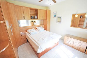 3 habitaciones, tabla de planchar con plancha, wifi y ropa de cama