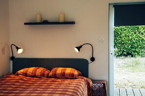 3 bedrooms, desk, iron/ironing board, travel cot