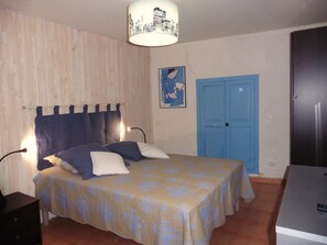 1 bedroom, iron/ironing board, travel cot, free WiFi - L'OUILLE: Beach 2 minutes away, air conditioning, Wi-Fi, close to all amenities. (Collioure)
