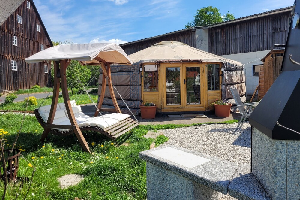 Dreamlike yurt in the wild and romantic valley with hot pot (extra charge)