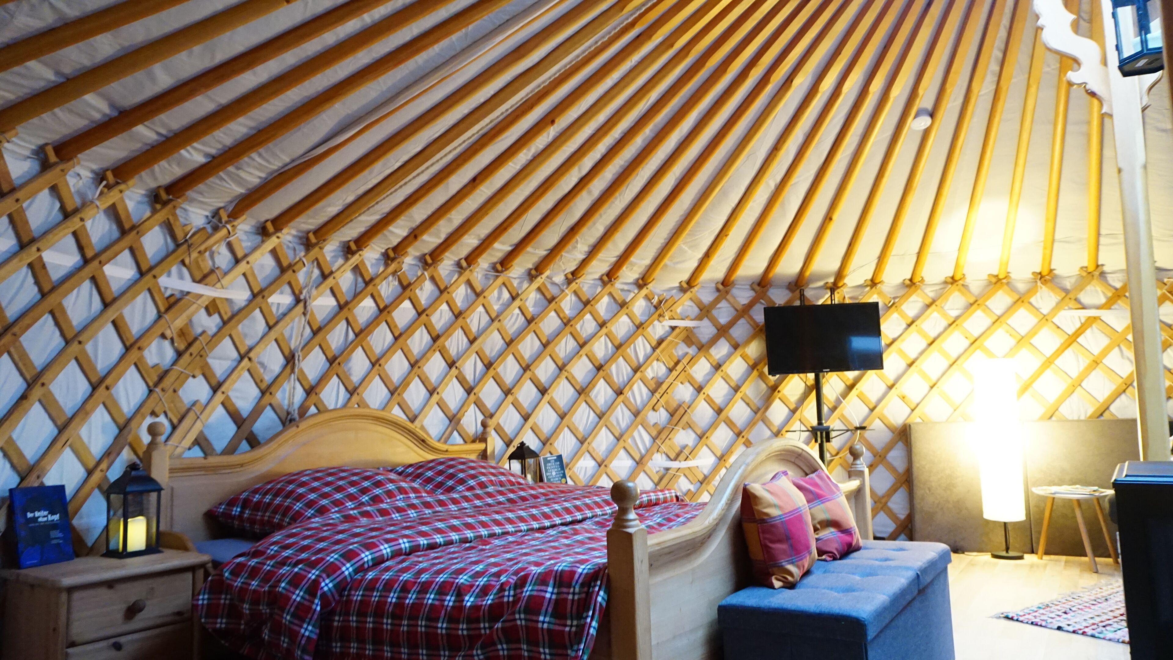 Dreamlike yurt in the wild and romantic valley with hot pot (extra charge)