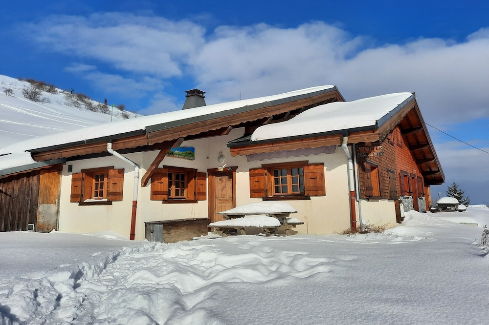 Chalet of 110m2, 3 stars, all comfort, in the heart of the mountain pasture.
