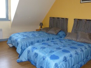 2 bedrooms, iron/ironing board, travel cot, free WiFi