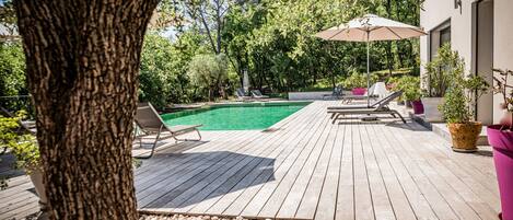 Piscina all'aperto, una piscina riscaldata