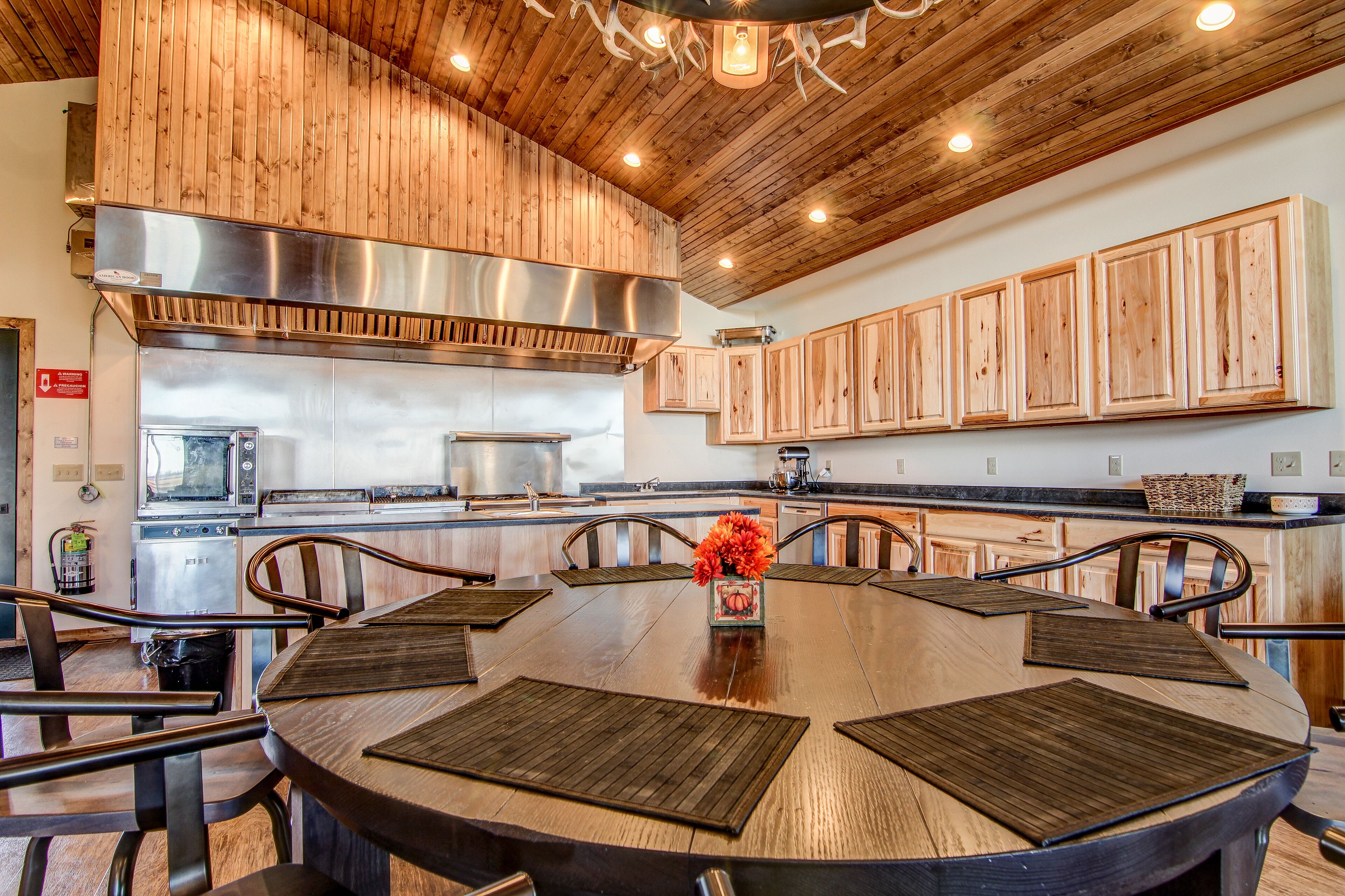 Gorgeous Lodge, with Bar/Lounge and spacious dining facilities