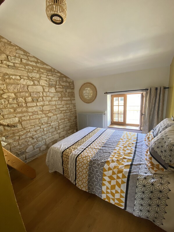 2 Schlafzimmer, Schreibtisch, Bügeleisen/Bügelbrett, kostenloses WLAN