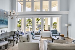 TV - Luxurious Bayfront Penthouse w/ Stunning Views (Miramar Beach)