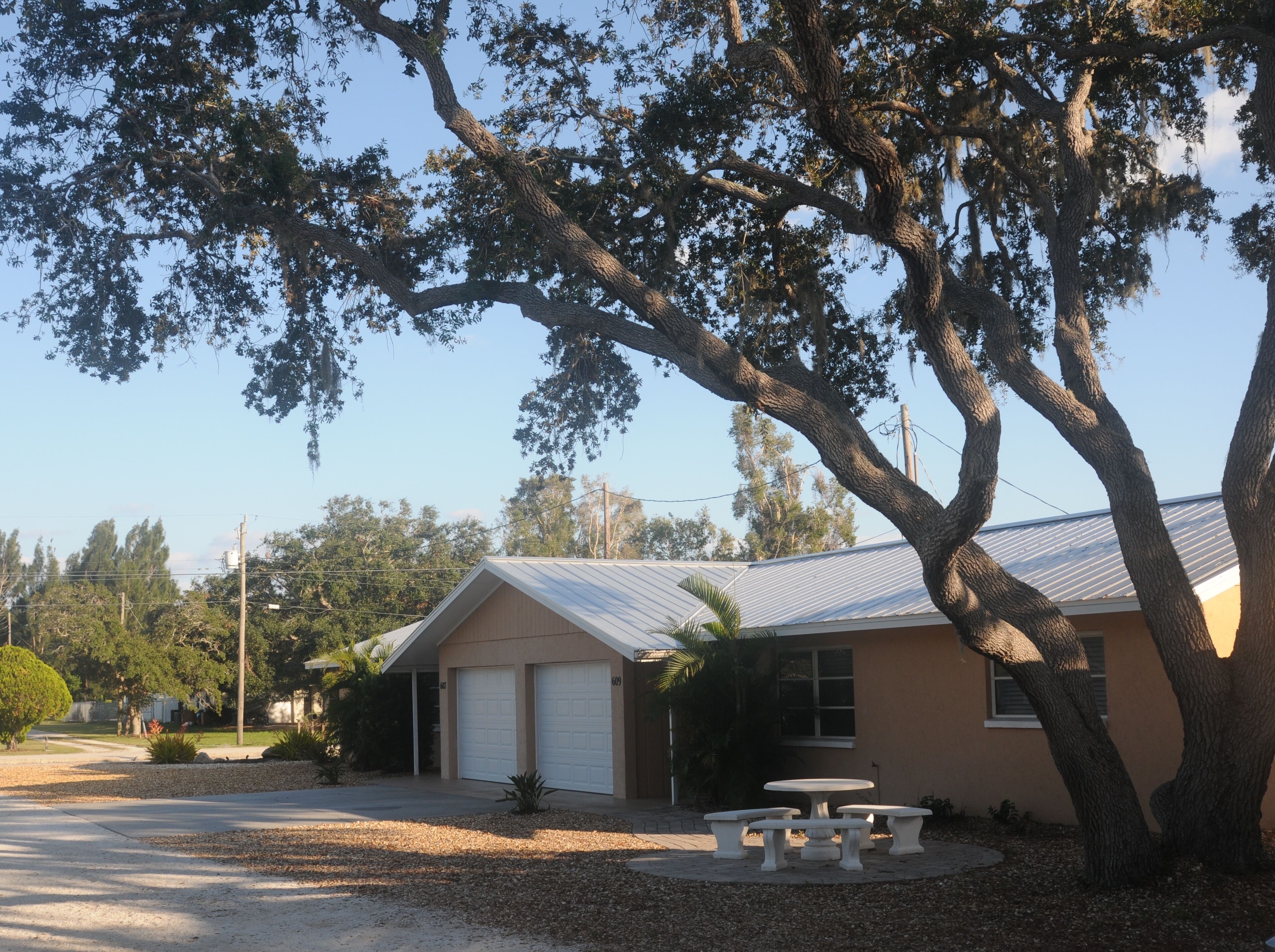 SHORE ACRES- Less than a mile to Nokomis Beach