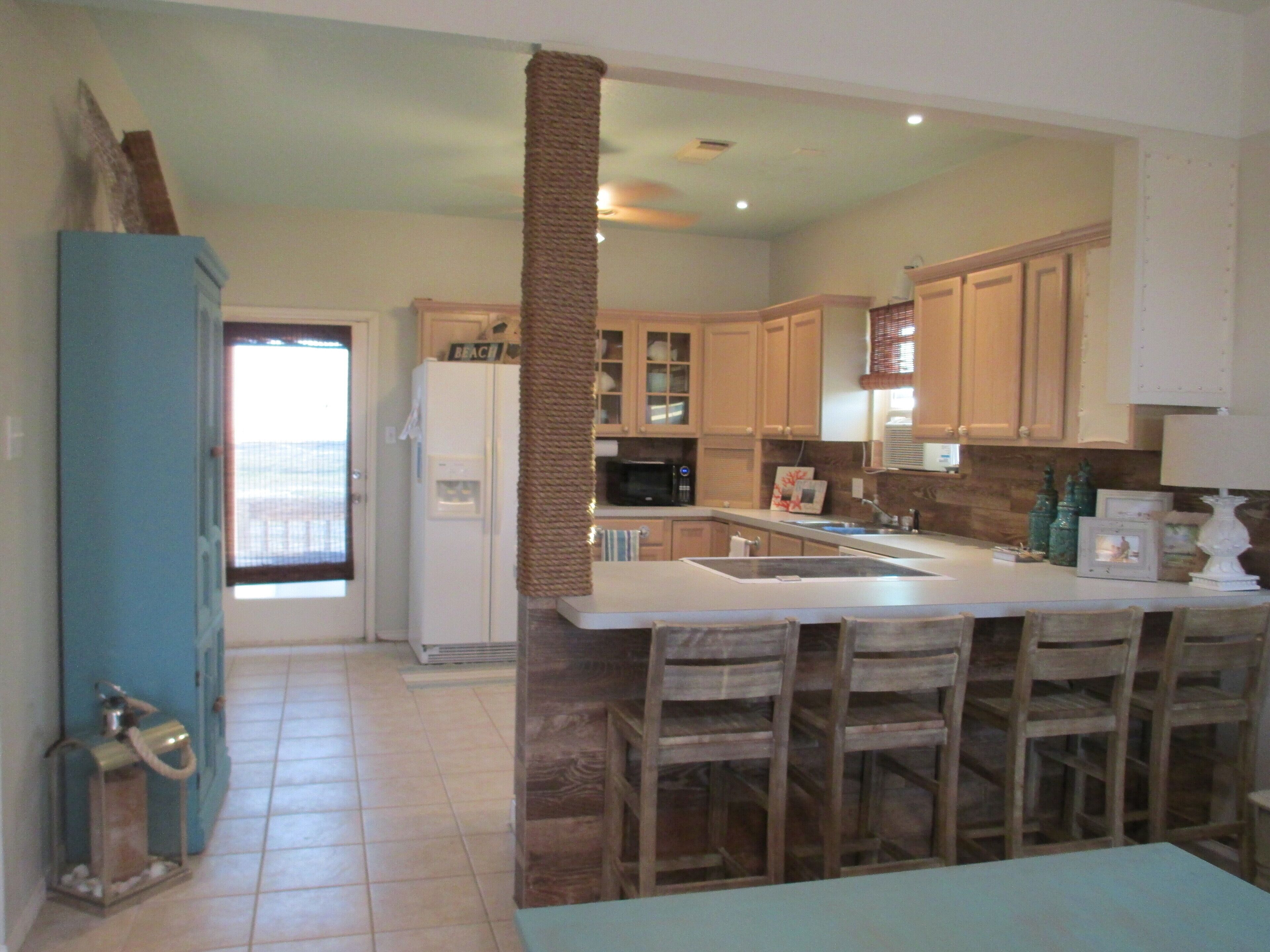 Bright, Fun, Beach House - Great Neighborhood Ready For Your Family Vacation