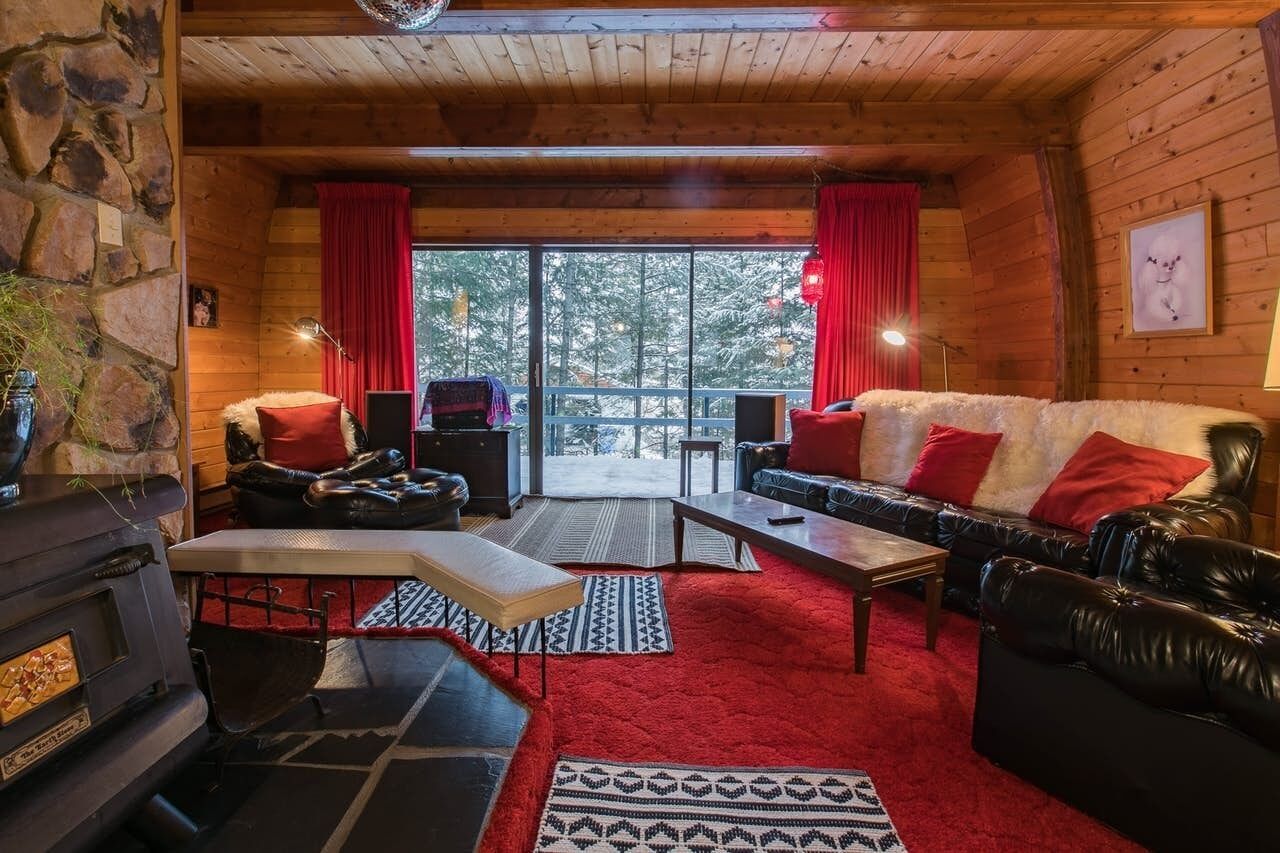 The Disco Den : A Groovy Getaway