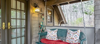 1-bedroom secluded cottage forest view trails 15 min to Asheville. Pet friendly