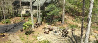 1-bedroom secluded cottage forest view trails 15 min to Asheville. Pet friendly