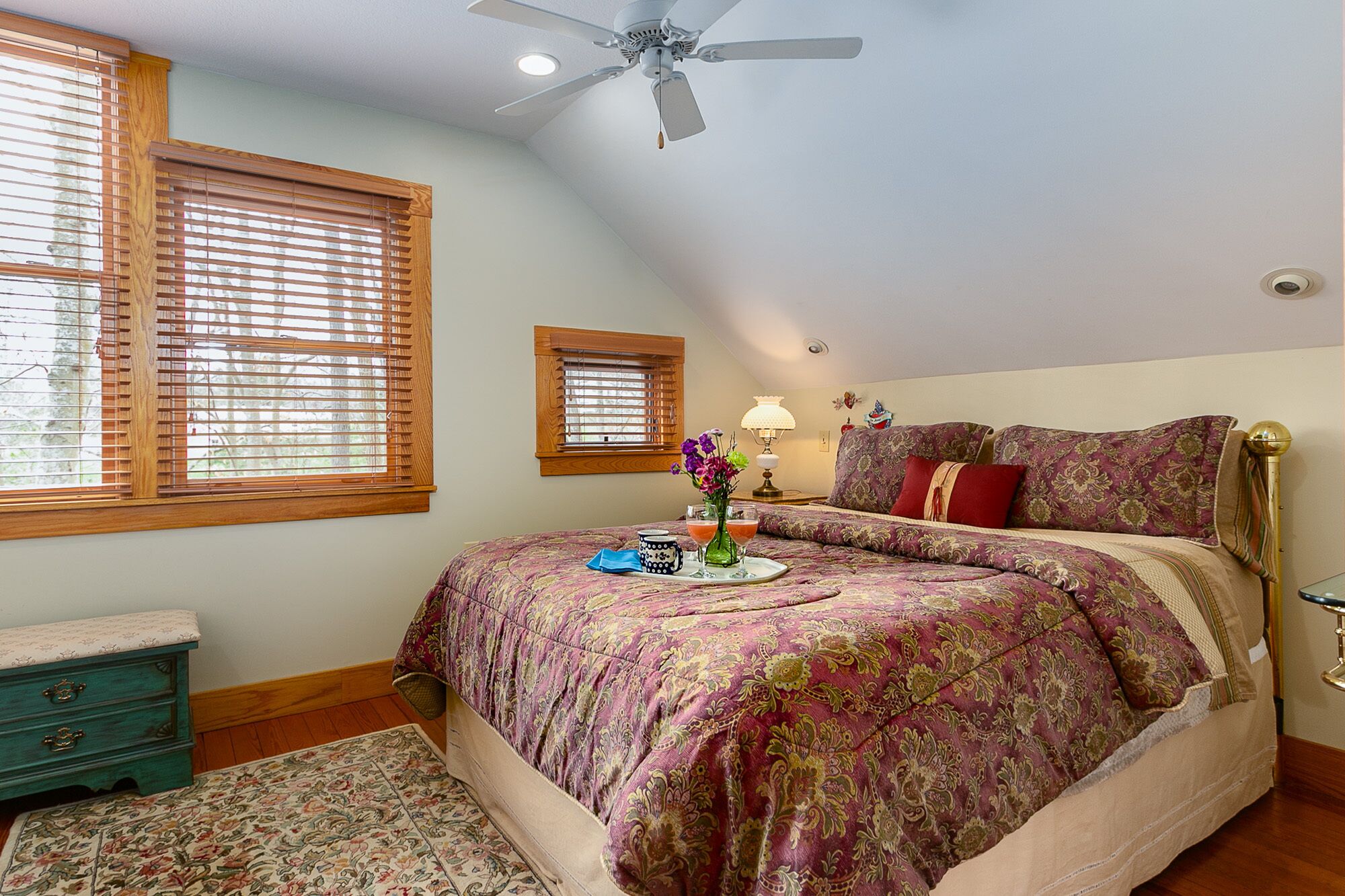 Secluded, COZY, Forest setting, Wooded Private Trail, Firepit🌲🪵🌳🌸🐕,close to town