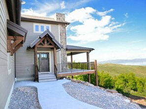 Exterior - Best View at Bear Lake - Sleeps 34 - Custom Playroom & Hot Tub (Garden City)