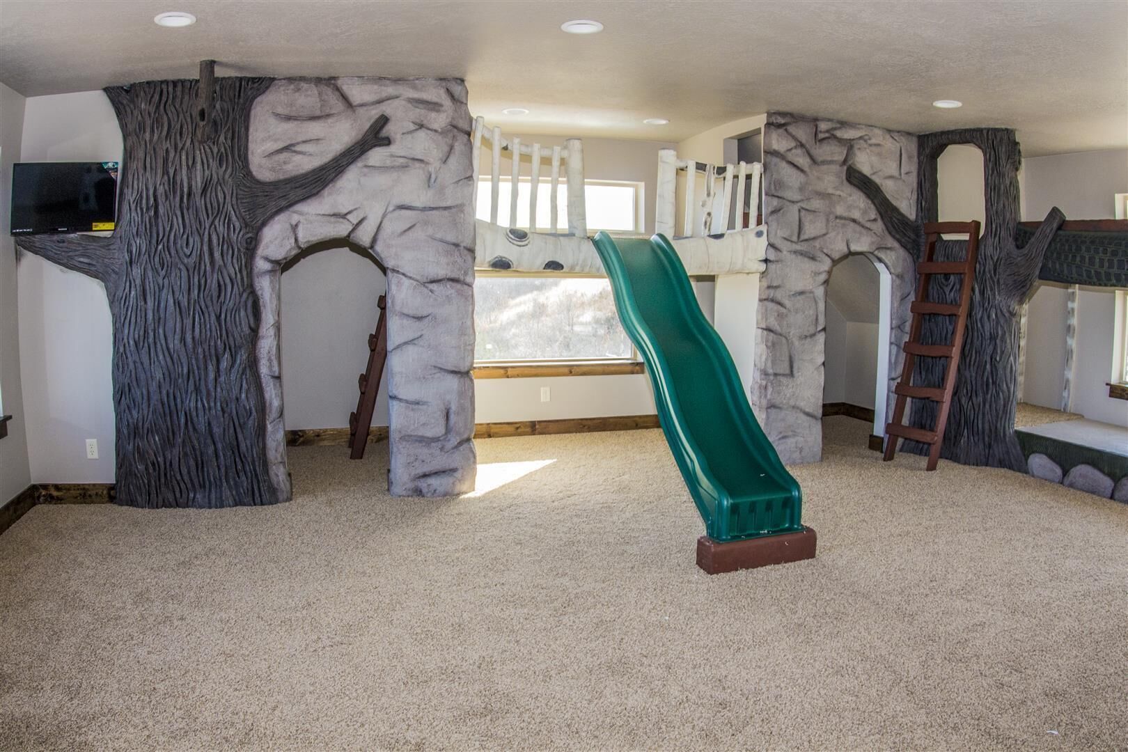 Best View at Bear Lake - Sleeps 34 - Custom Playroom & Hot Tub
