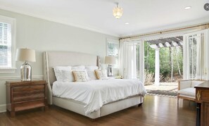 5 bedrooms, desk, iron/ironing board, WiFi - 8/6-8/13 special Prime Wainscott Estate South of Highway (wainscott)