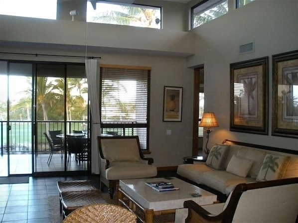 TV connectée, livres, médiathÚque