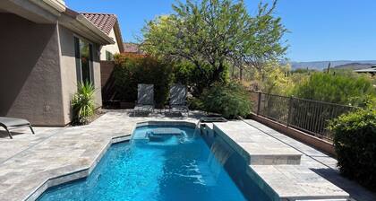 Country Club Home: beheizter Pool mit Berg & Golf Ansichten