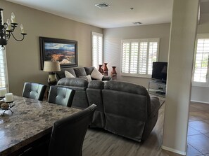 Smart TV, fireplace, DVD player, books - Country Club Home : Heated Pool with Spectacular Mountain & Golf Views (Anthem)