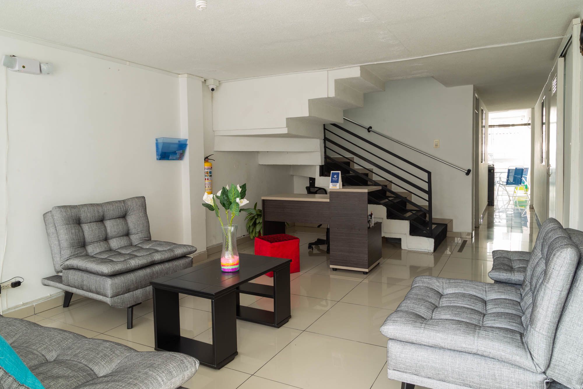 Televisión LED de 32 pulgadas con canales por cable y televisión 