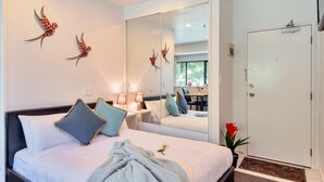City Studio, 1 Double Bed, City View | Desk, laptop workspace, blackout drapes, iron/ironing board - City Studio Near K'rd with WiFi (Auckland)