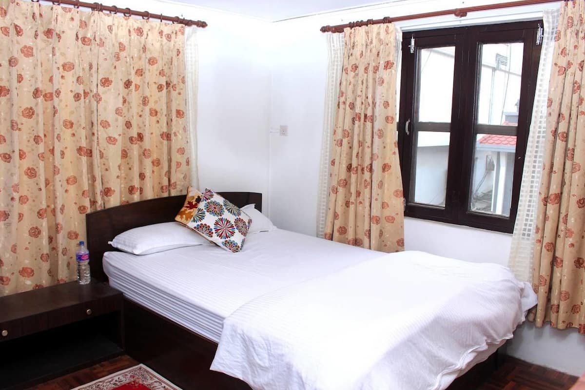 Standard Double or Twin Room, 1 Large Twin Bed, Non Smoking, City View | Individually decorated, individually furnished, desk, iron/ironing board