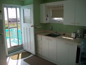 Microwave, toaster - Chalet Bord de L'eau (Chiasson)