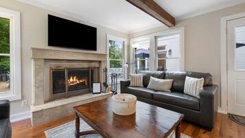 Smart-TV, Kamin, Tischfußball