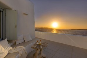 Terrace/patio - Thea Villas 1, Breathtaking Panoramic View To the Sea & Sunset, private pool (Parikia)