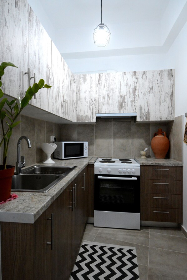 Microwave, oven, coffee/tea maker, toaster