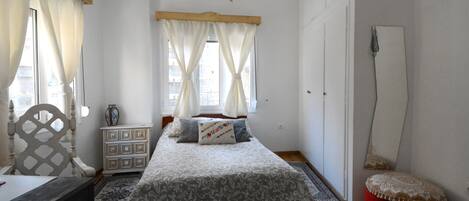 3 bedrooms, desk, iron/ironing board, WiFi