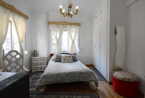 3 bedrooms, desk, iron/ironing board, WiFi