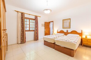 3 bedrooms, WiFi, bed sheets - Breathtaking Atlantic View Villa in Guia de Isora with Private Pool an (Guía de Isora)