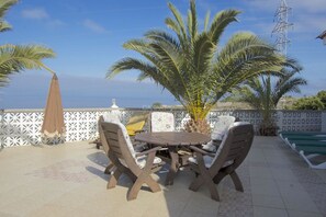 Outdoor dining - Breathtaking Atlantic View Villa in Guia de Isora with Private Pool an (Guía de Isora)