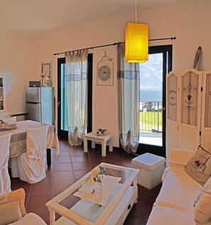 2 bedrooms, iron/ironing board, free WiFi, bed sheets - Campione Splendid View beach front (Campione del Garda)
