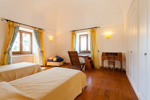5 bedrooms, iron/ironing board, travel cot, free WiFi