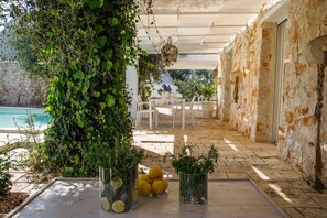 Outdoor dining - Trullo Mastro Francesco - with swimming pool for 8 guests (Ostuni (Br))