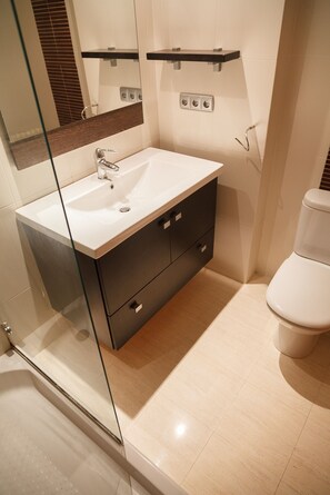 Douche, serviettes fournies