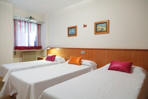 2 chambres, fer et planche Ă repasser, draps fournis