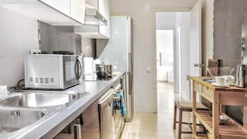 Kühlschrank, Mikrowelle, Ofen, Geschirrspüler