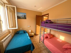 2 bedrooms, in-room safe, free WiFi