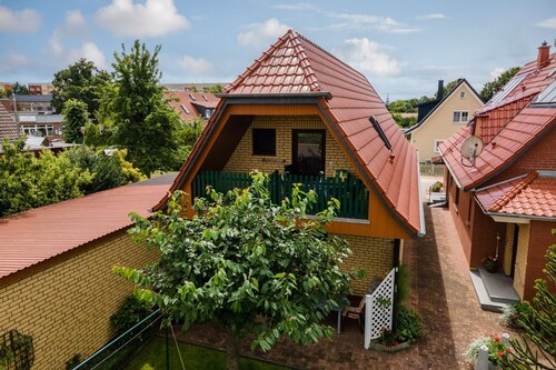 1/2 Haus direkt am Wohnhaus gebaut mit separatem Eingang über 2 Etagen