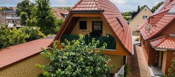 1/2 Haus direkt am Wohnhaus gebaut mit separatem Eingang über 2 Etagen