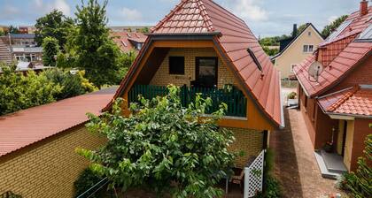 1/2 house built directly on the house with separate entrance over 2 floors