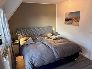 3 bedrooms, iron/ironing board, free WiFi - House "dyke Rose" Quiet location, Wi-Fi, 300 meters to the beach, top is directing (Harlesiel)
